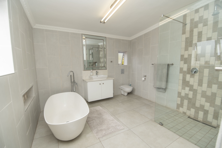 4 Bedroom Property for Sale in Summerstrand Eastern Cape